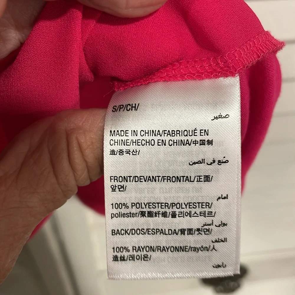 NWOT Pink Fushia V-Neck Short Sleeve Slip on Tunic Blouse, Size Small - Picture 6 of 6